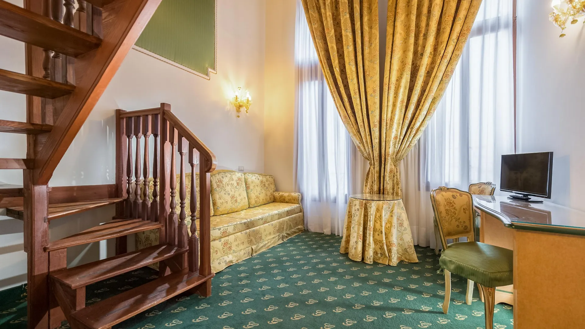 Hotel Giorgione Venice 4*,